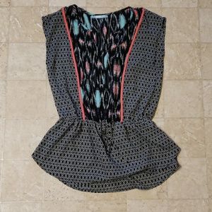 Super cute sleeveless blouse!